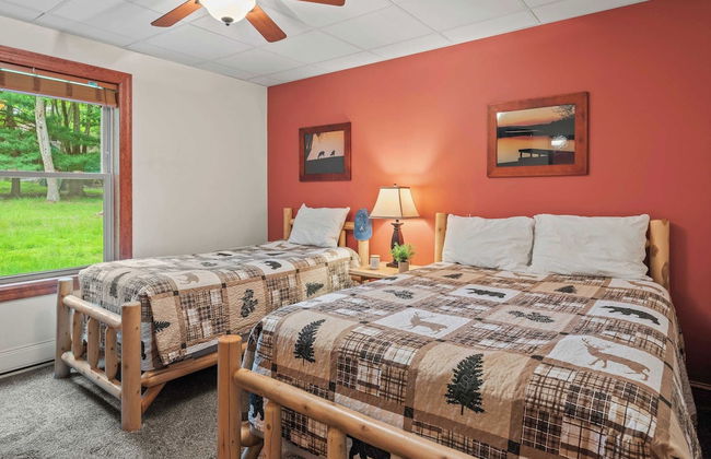 Bear Paw Lodge by Avantstay Hot Tub, Deck, & Fire Pit - Foto 35