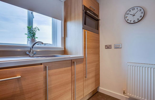 Quaint 1 Bedroom 1st Floor Flat - Photo 12