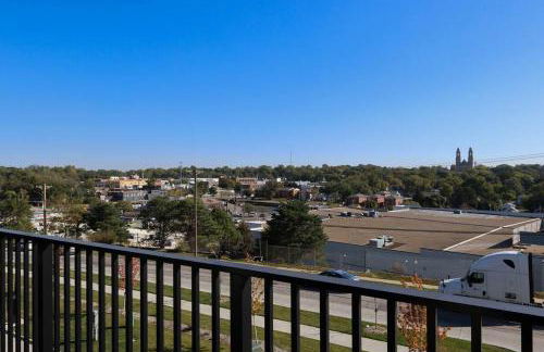 Luxurious Midtown Retreat with Elevator Access - Foto 31