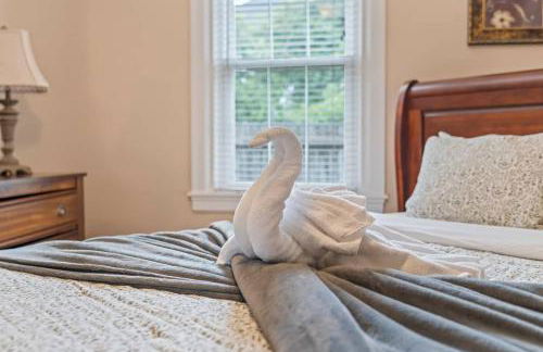 Stay At Our Tasteful, Private, & Elegant Abode - Foto 17