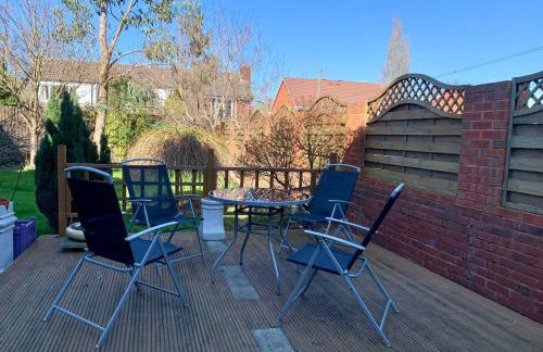 6BR Home with Parking Near Wolverhampton - Foto 17