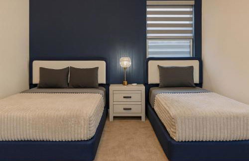 Entire Home 3BR Hidden Gem Getaway with Level 2 EV Charger, Central Location - Foto 7