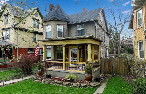 5BR Family Victorian Walk2Falls KingSuite Gameroom - Foto 24