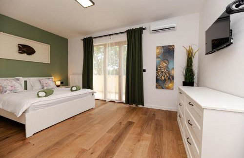 Villa Pietro with a heated Saltwater pool - Photo 38