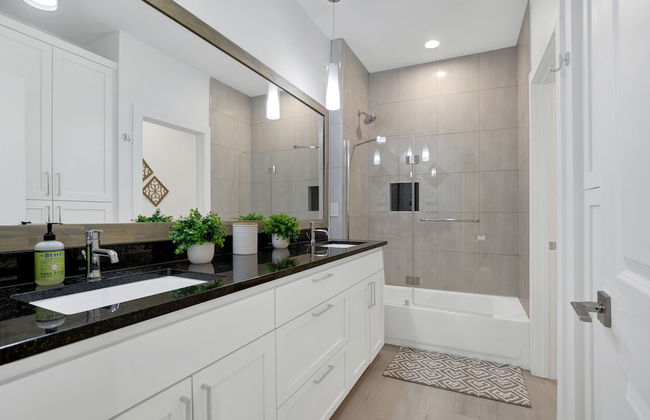 Soaring 2-level Point Venture Home on Lake Travis - Foto 24