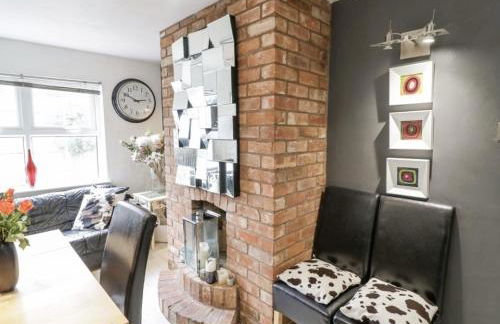 Lovely Comfortable 3 Bed Home, Worcester - Photo 5