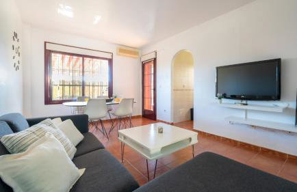 Club Salino Hideaway-Your Peaceful Retreat with Pool in Torrevieja - Photo 5