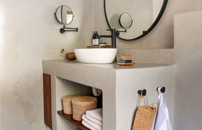 Relax in Style at This Stunning Villa in Camps Bay, Cape Town - Photo 13