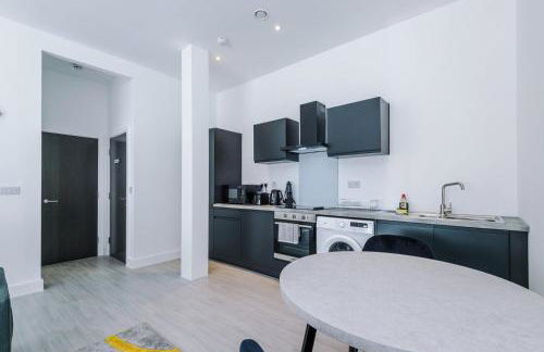 Cohost Partners Cozy Stay Heart of Warrington - Photo 10