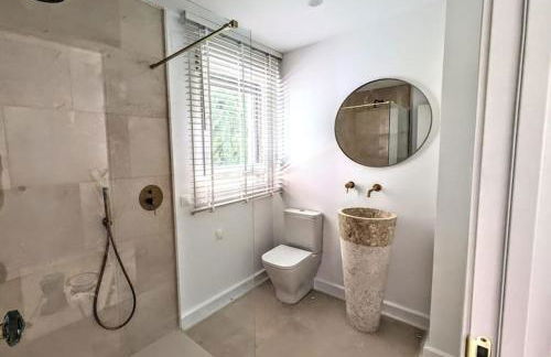 Dream beach-side villa with sea views & close to golf - Photo 36