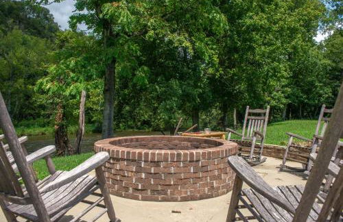 Pool and Riverfront! Couples Retreat in Smoky Mtns - Foto 4