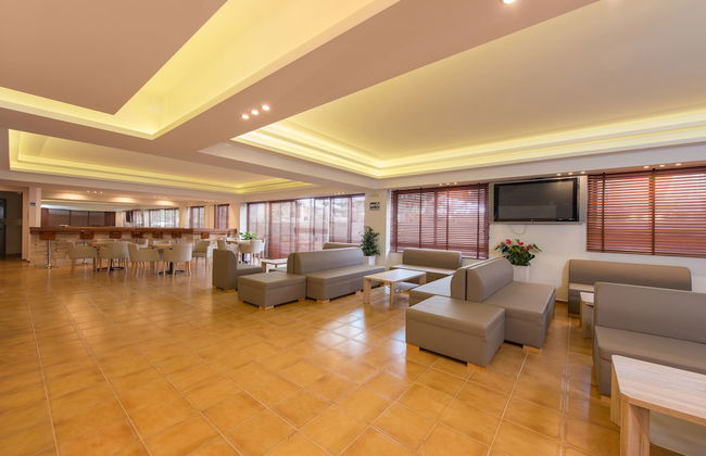 Sunny Days Hotel Apt - Photo 9