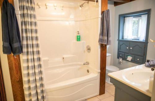 Creekside Farmstead - Pool - Hot Tub - 3 Min to Lake - Pets Allowed - Foto 18