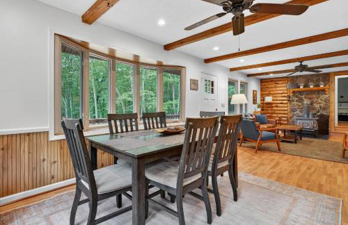 20 acres w Private Pavilion, Fireplace & Fire Pit - Foto 22