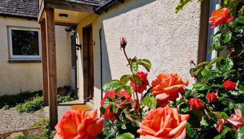 Highland River Cottage with Hot Tub - Foto 5