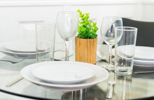 Charming 3 Bed House - Garden - Parking - Wi-Fi Netflix 83BMH - Foto 15