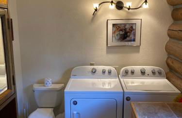 Montana Mountain Glamping: Charming Log Cabin with a Private Hot Tub in Darby - Foto 3