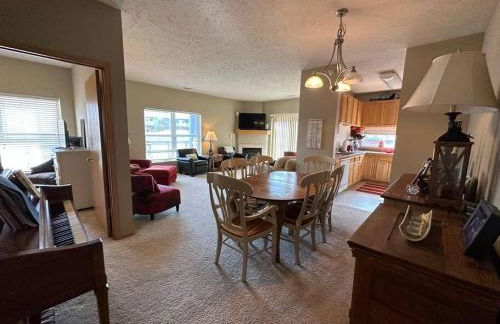 BEAUTIFUL COZY CONDO with POOLS/GYM-SELF CHECK-IN - Foto 15