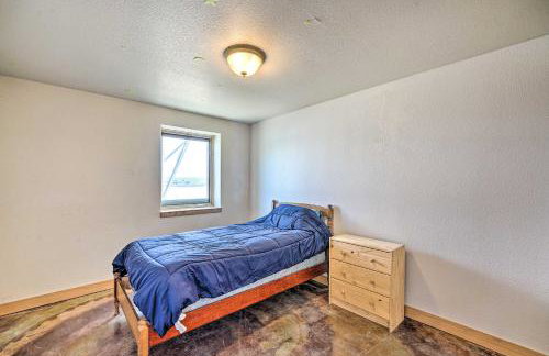 Lakefront Country Home with Waterslide and Trampoline! - Foto 29