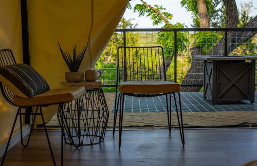 Treehouse Glamping at Pecan Haven W Hot Tub - Foto 34