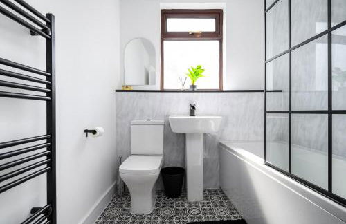 Beautiful 2 Bedroom House in Atherton, Free Parking - Foto 12