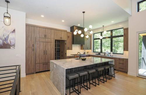 Luxury 4BR Mountain Retreat Near Sundance Resort - Foto 28