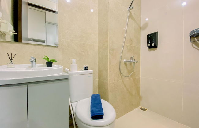 Cozy Studio Apartment At Transpark Cibubur - Foto 9