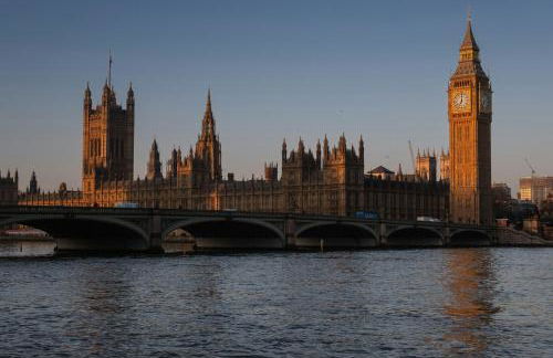 Spacious 4Bedroom - 10mins to London Bridge with Parking & Garden - Foto 15