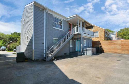 Prolific Red Luxe: Private Deck + Stylish Living - Photo 44