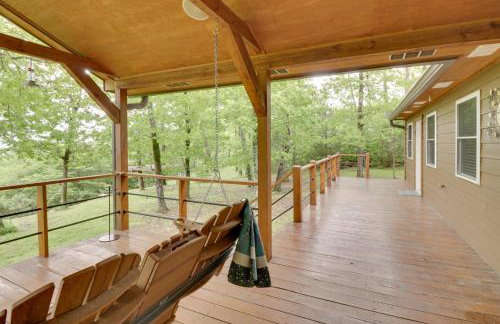Bullfrog Bluff Mountain View Cabin with Deck! - Foto 24