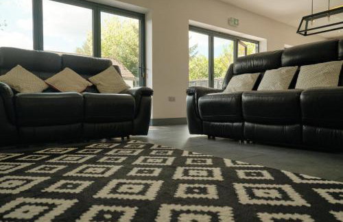 Modern Spacious House - Sleeps 16, Free Parking, Sun Terrace - Foto 26