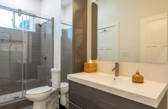 Modern Fountain Square Mansion with Hot Tub & Rooftop Patio- Family Friendly - Foto 33