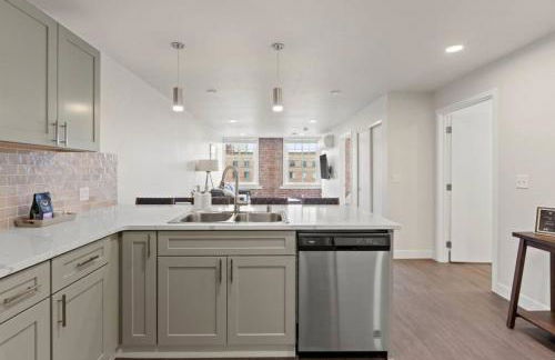 King Bed J and K on Main Luxury Apartment 403 - Foto 11