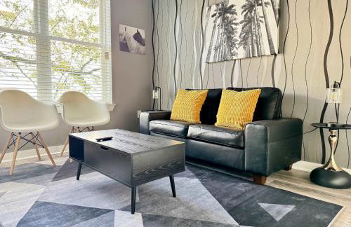 Luxury New 1B1B Private Balcony w Washer Dryer 525Pkwy215 - Foto 1