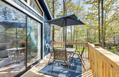 Deck and Community Perks Bright Pocono Lake Home! - Foto 24