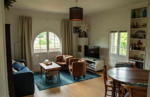 Seine-Front Apt in Stone House with parking and garden, Lacroix Island - Photo 13