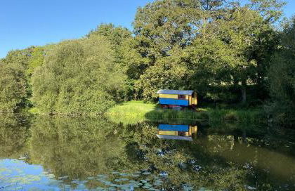 Roulotte enchantée dans le parc d'un château vendéen - Photo 1