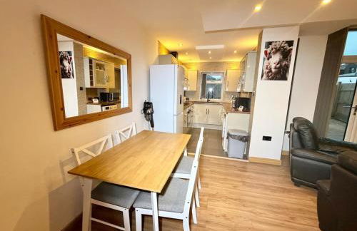 Comfortable 4BR House Ideal for Families & Workers - Foto 38