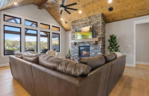 Accessible Lakeside Luxury at the 45mm w/ Private Dock, Sunset Views & More - Foto 9