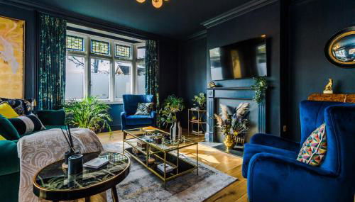 Unique 4 Bed Home in The Windsor Tapestries by Casa by Grace - Sleeps 7-9, Private Hot Tub Hire, Free Parking, Dog Friendly, Legoland, Windsor Castle - Foto 2