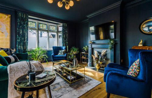 Unique 4 Bed Home in The Windsor Tapestries by Casa by Grace - Sleeps 7-9, Private Hot Tub Hire, Free Parking, Dog Friendly, Legoland, Windsor Castle - Foto 2