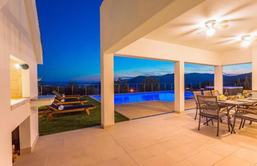 Villa Flora with a 53 sqm private pool with Cinema room with projector and 4 en-suite bedrooms - Foto 43