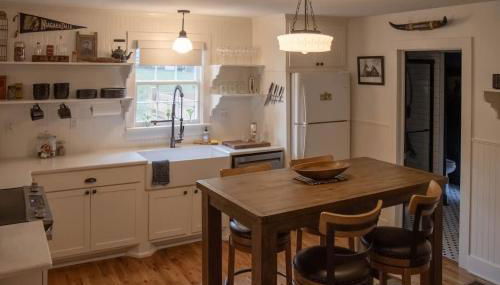 Leipers Fork Village Bungalow with Hot Tub & Firepit - Foto 3