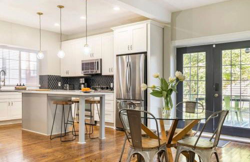 Chic 4BR 3BA Historic Home Near Country Club Plaza - Photo 52