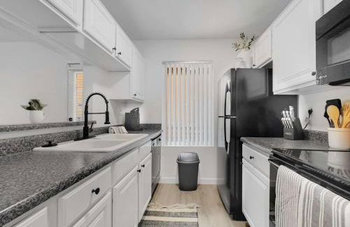 Luxe 2BR Condo Next to Pool Trails & Mountain - Foto 11