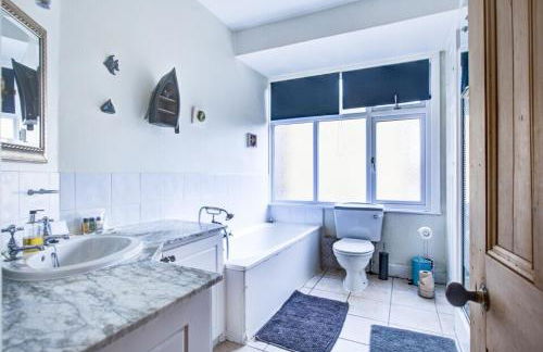 Entire 1bed Studio With Ensuite, Balcony & Parking - Foto 8