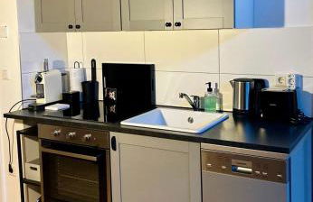 FeelsLikeHome - Stylische und zentrale Altbauwohnung mit Terrasse&Garten - Foto 3