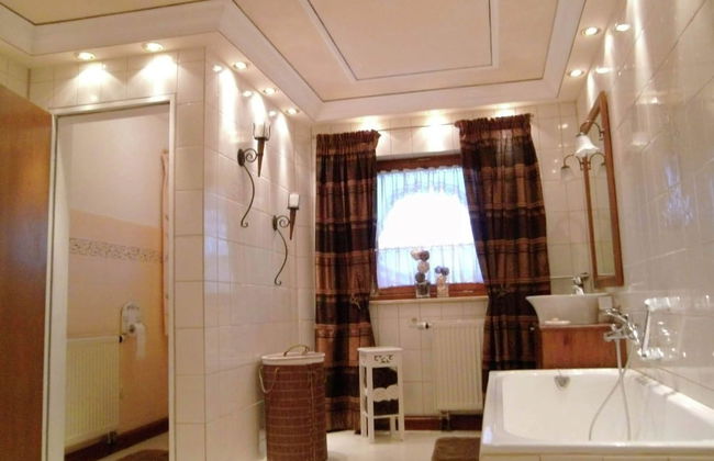 Cozy Holiday Home in Feldwies near Ski Area - Photo 10