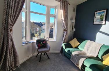 Modern River View Mytholmroyd Apartment - Photo 1