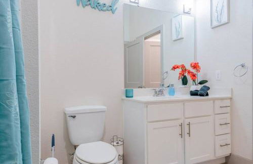 Beautiful RiverWalk Apt with Full Amenities, King Bed & Free Parking - Foto 43